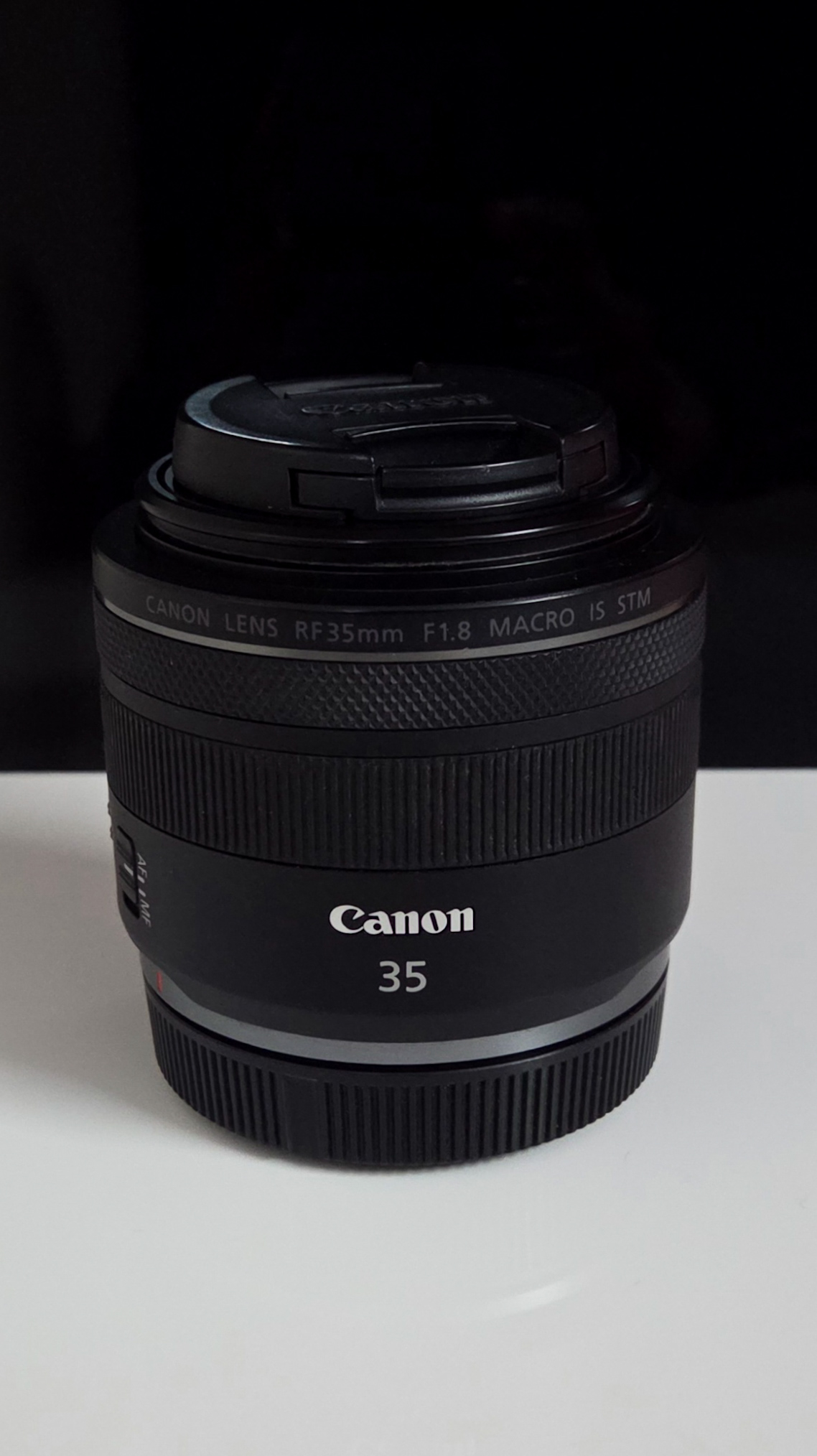 Canon RF 35mm f/1.8 Macro IS STM lens
