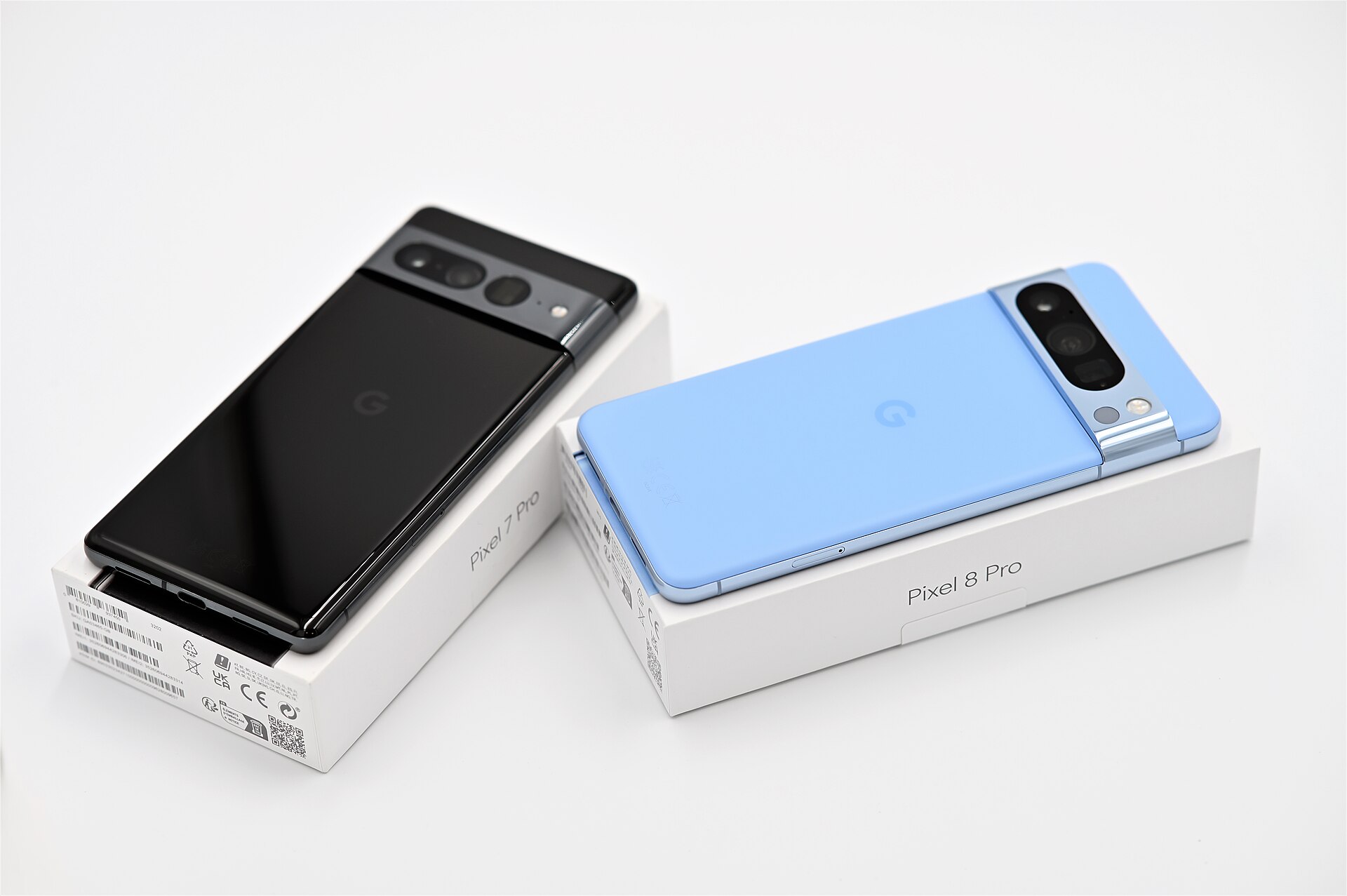 Google Pixel 8 Pro and Pixel 7 Pro smartphones