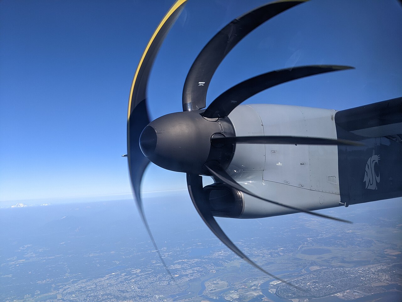 Rolling shutter distortion bending an aircraft propeller