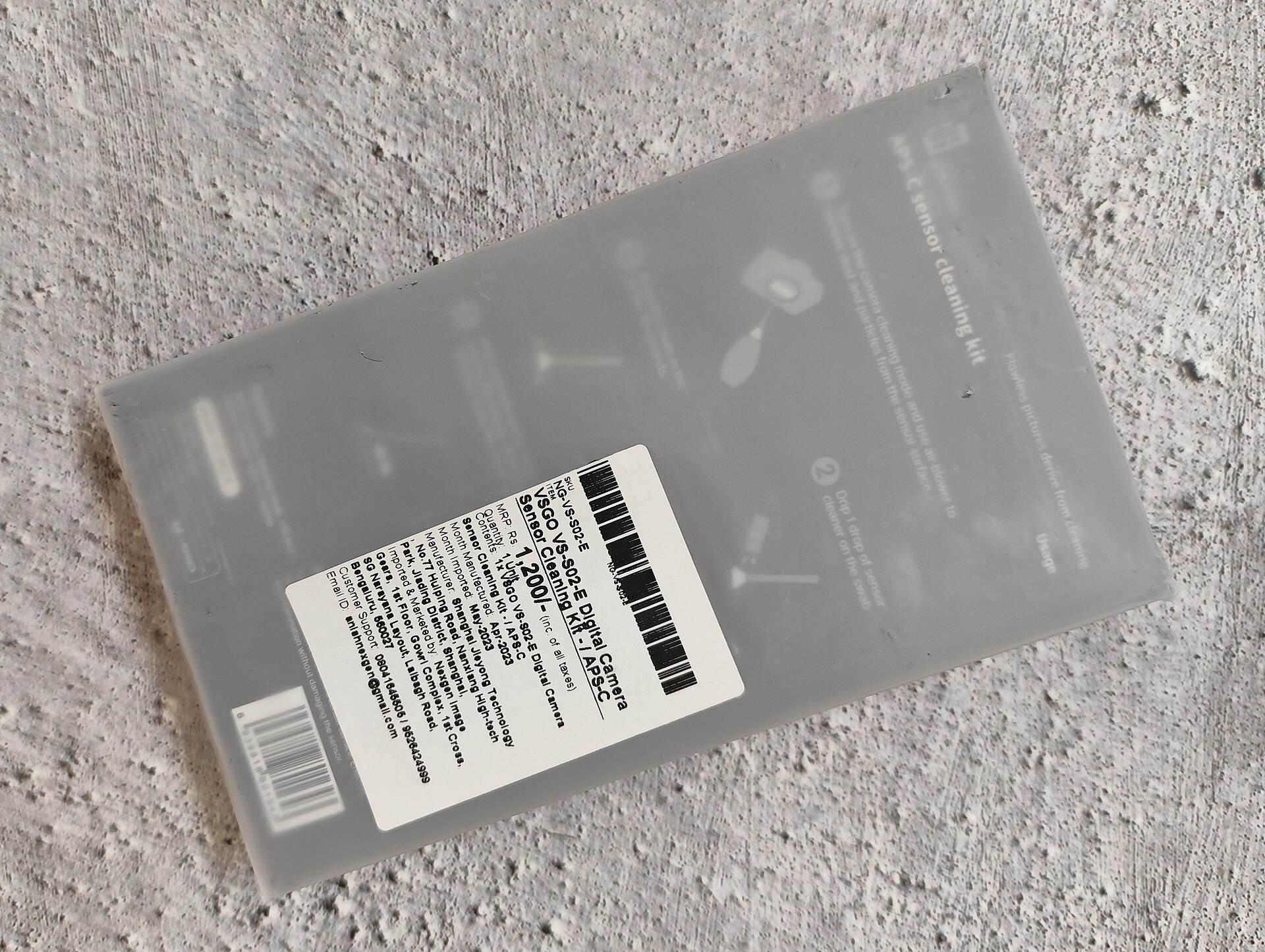 Sensor cleaning kit with swabs
